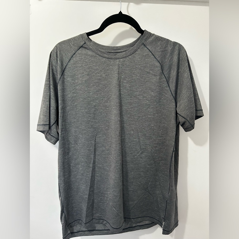 3/$20 Old Navy Charcoal Men's Short Sleeve Tees x2